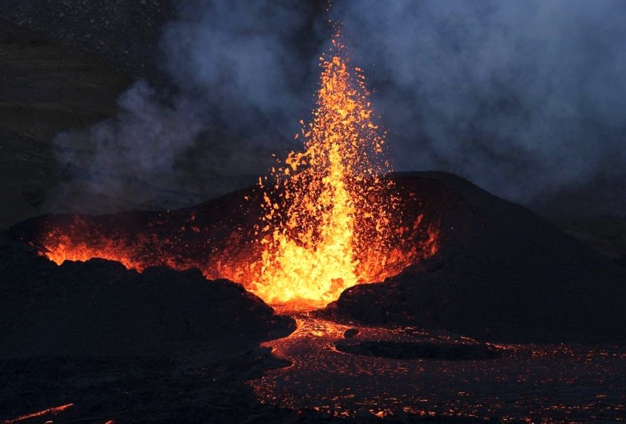 Volcán en erupción