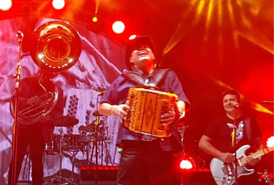 Remmy Valenzuela en concierto