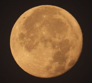 (FOTOS) La Luna de Flores ilumina el cielo de México; así se vio este espectáculo natural