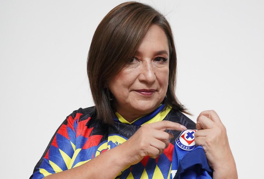 ¡Traiciona al Cruz Azul! Xóchitl Gálvez cumple apuesta y se pone playera del América