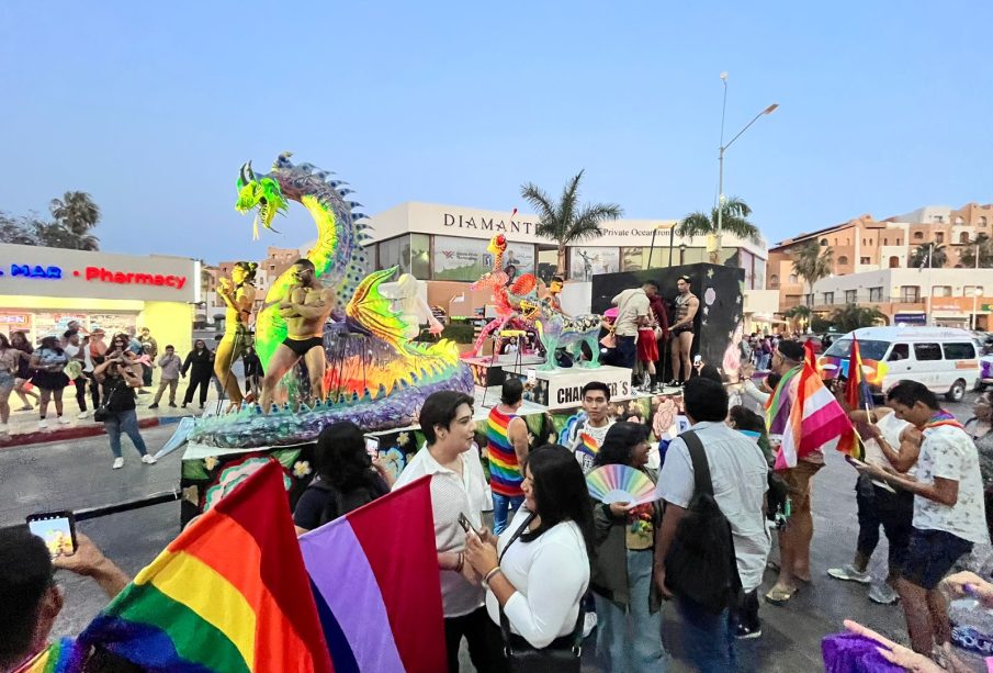 Comunidad en la Marcha del Orgulllo LGTB en Los Cabos