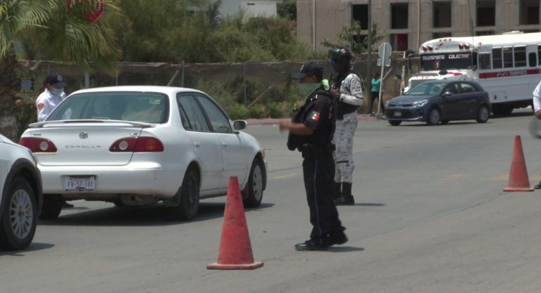 Elementos de seguridad haciendo operativo