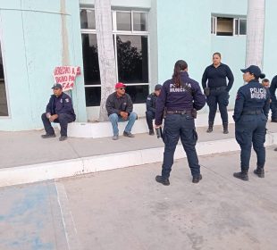 Policias manifestándose por mejores condiciones laborales