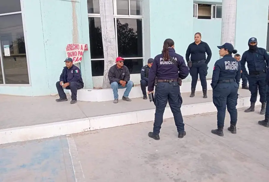 Policias manifestándose por mejores condiciones laborales