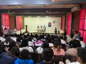Aranza Vázquez regresa a La Paz para dar conferencia en secundaria