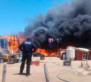 Incendio de vivienda en La Paz genera humo abundante