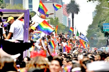 Personas en la marcha LGBT de la CDMX