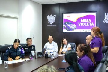 Reunión sobre la mesa violeta en La Paz