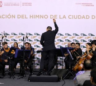 Tocan y cantan el himno de la CDMX