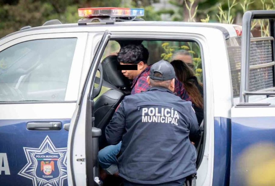 Jóvenes detenidos por patrulla de Tijuana