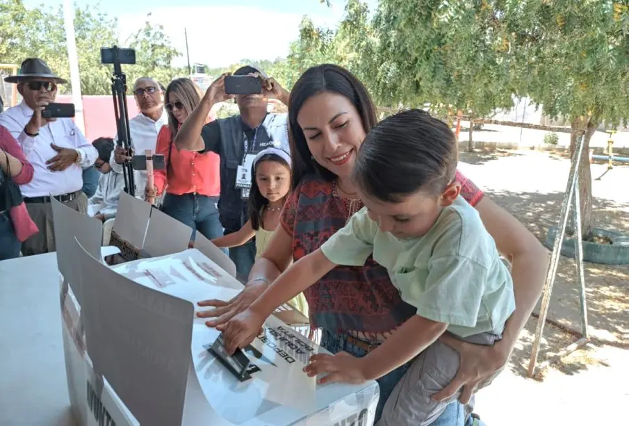 Milena Quiroga vota