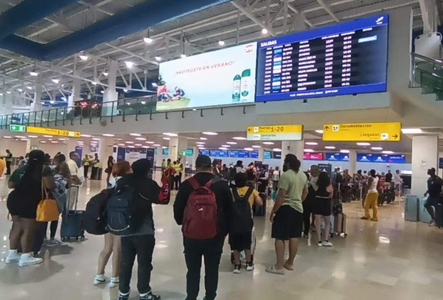 Aerolíneas deben informar demoras por falla informática Profeco