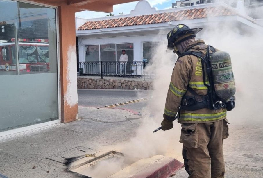 Falla eléctrica ocasionó incendio registro, Centro Cabo San Lucas