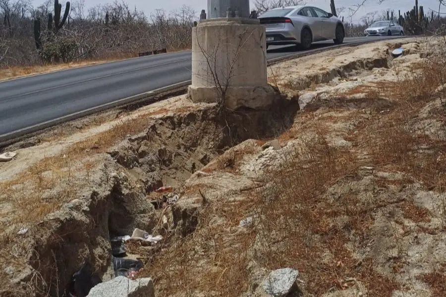 Poste de alta tensión podría colapsar en Cabo San Lucas