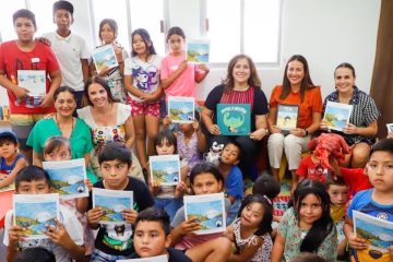 Niños en la biblioteca de La Paz