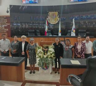 Realizan homenaje póstumo de asesor jurídico del Congreso