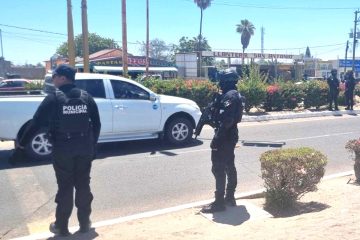 Policías supervisan vidrios polarizados