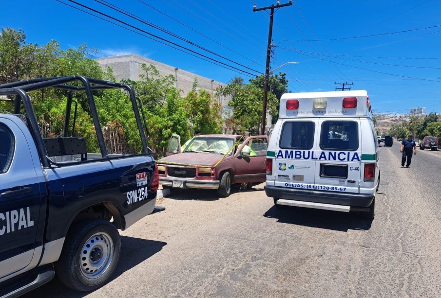 Encuentran sin vida a un hombre dentro de vehículo abandonado en La Paz