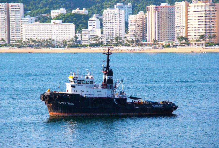 Embarcación en playas de Acapulco