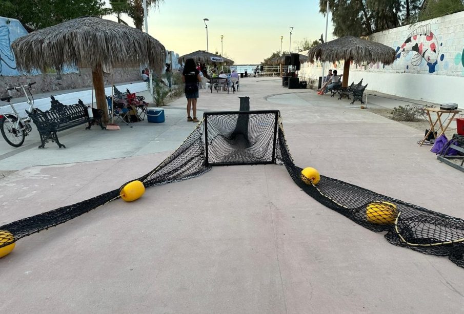 Crean trampa para basura de lluvia con redes de pesca en La Paz