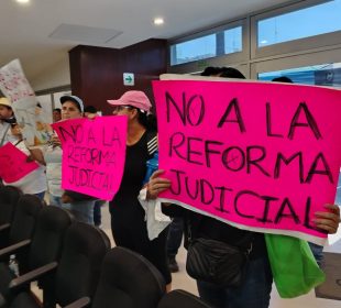 Manifestantes irrumpen aprobación a reforma a Poder Judicial