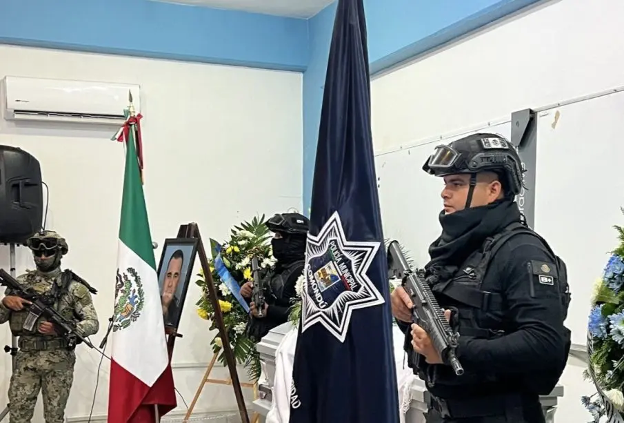 Rinden homenaje póstumo a policía encontrado sin vida