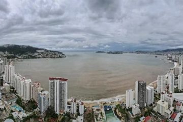 Atardecer en Acapulco tras el paso de John