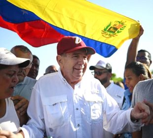 Edmundo González Urrutia en campaña presidencial