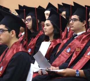 Estudiantes de la UABCS