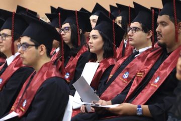 Estudiantes de la UABCS