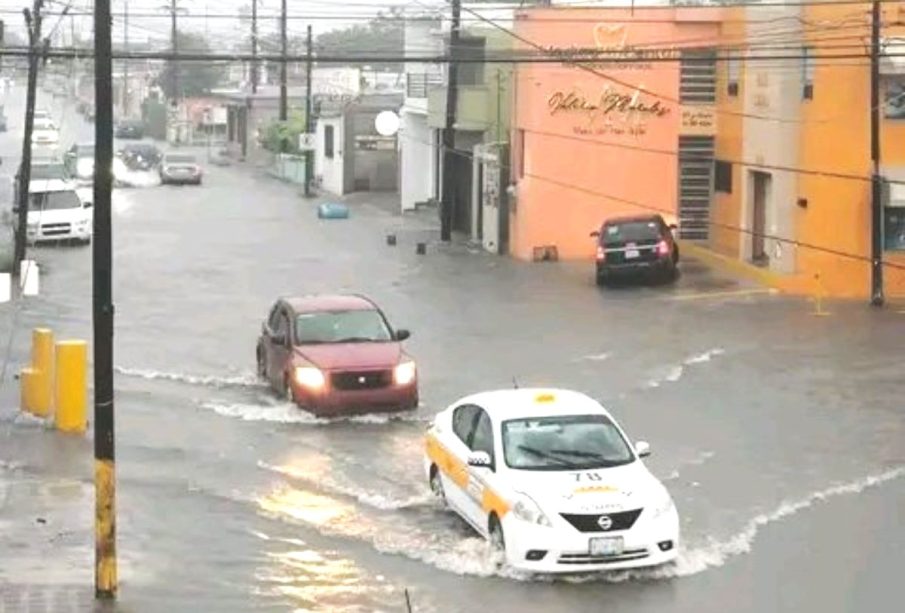 Inundaciones en las calles con coches dañados por la Tormenta "Francine"