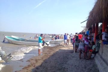 Rayo alcanza a pescadores