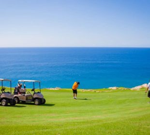 Deportistas de golf en La Paz para el torneo con causa