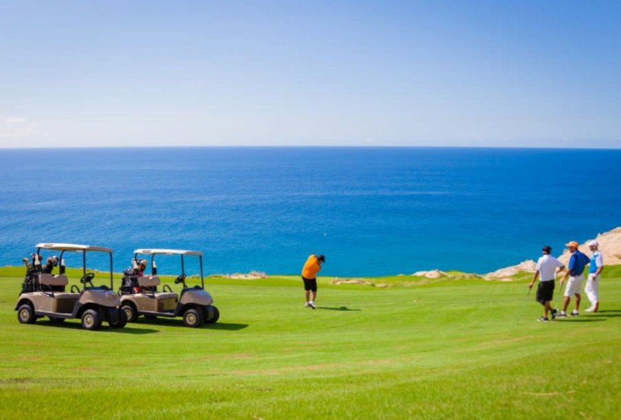 Deportistas de golf en La Paz para el torneo con causa