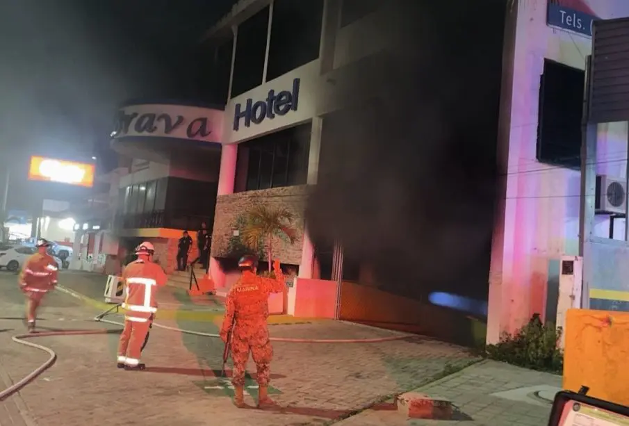 70 personas evacuadas tras incendio en hotel de Manzanillo