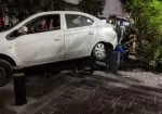 Un sujeto a bordo de una camioneta GMC negra irrumpió de manera violenta en el centro histórico; se investiga si el ataque fue intencional