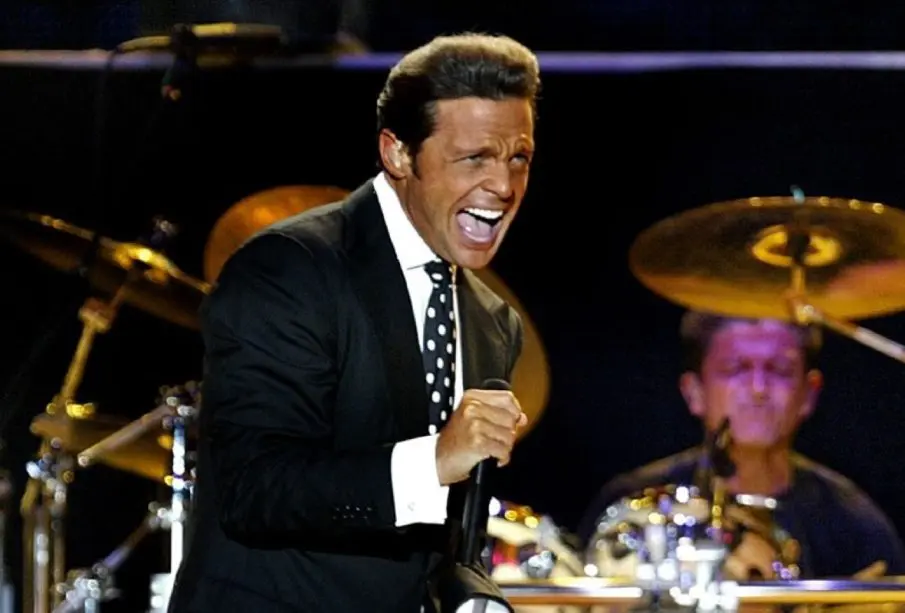 Luis Miguel suspende conciertos programados a finales de octubre