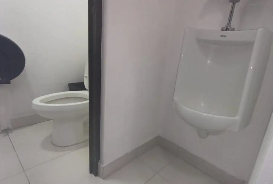 Trabajadores deban checar entrada y salida del baño en Suiza