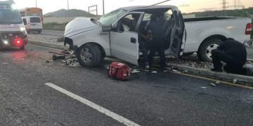 Volcadura en corredor turístico de Los Cabos deja seis lesionados