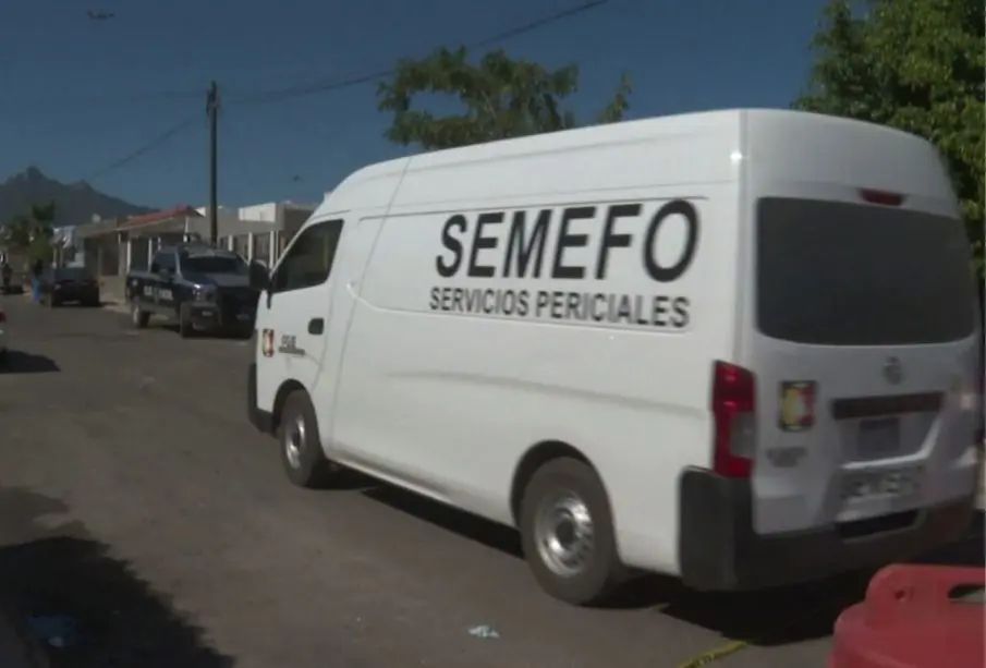 Vehículo de la SEMEFO atiende homicidios y feminicidios