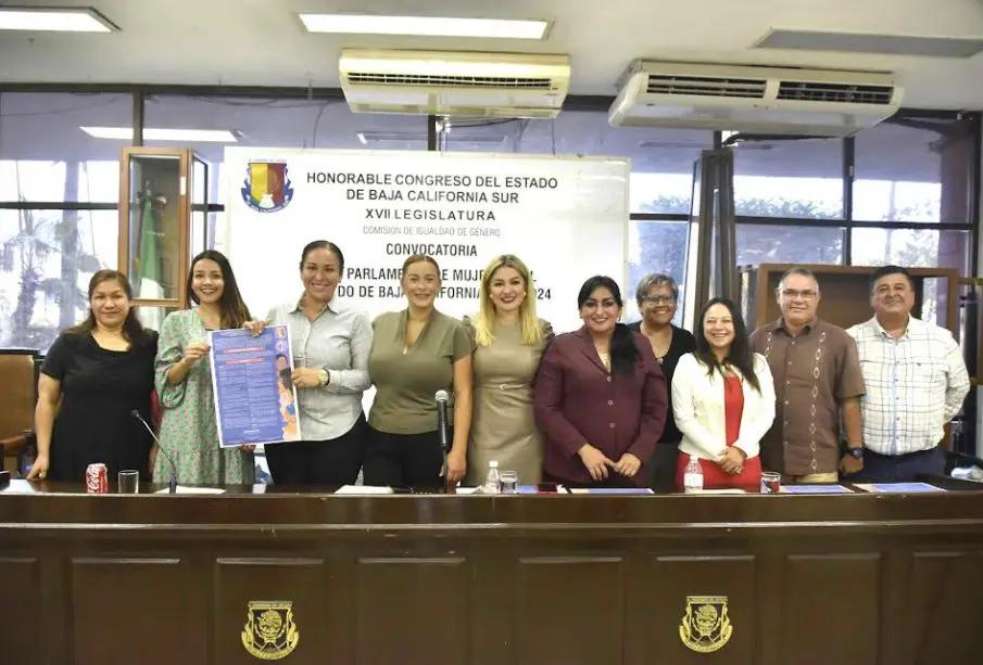 Mujeres participan en la Convocatoria Abierta del Parlamento
