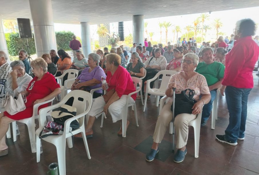 Jubilados y pensionados manifestándose