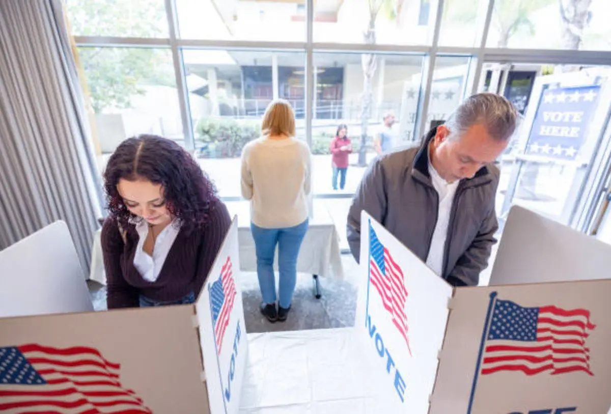 Estadounidenses realizan votación en Estados Unidos