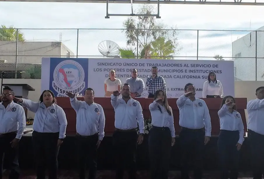 Alejandro Solache y mesa directiva rindieron protesta