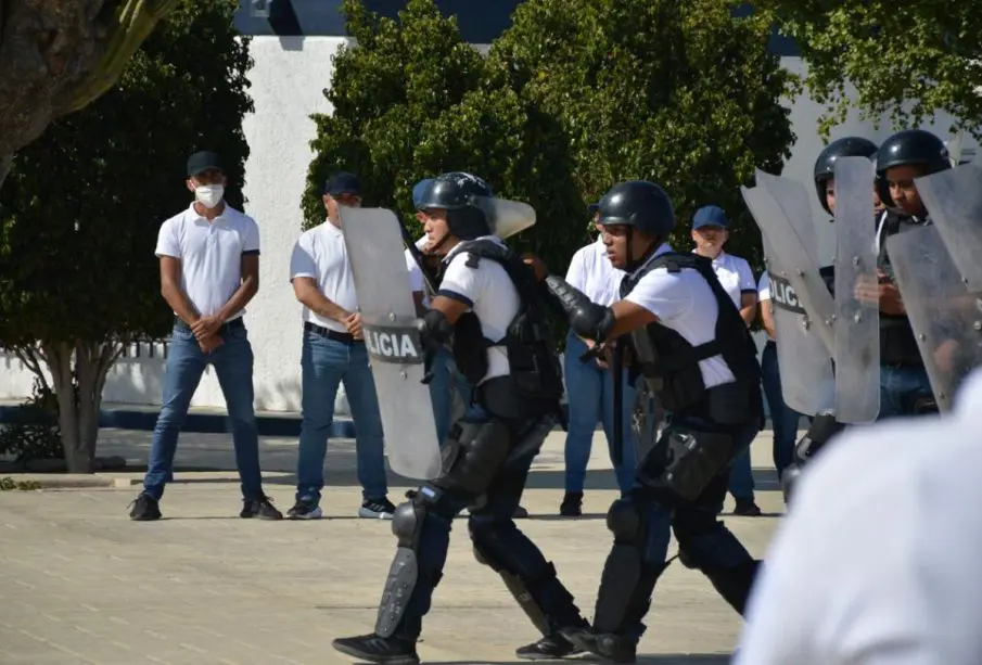 Nuevos cadetes de la policía de BCS