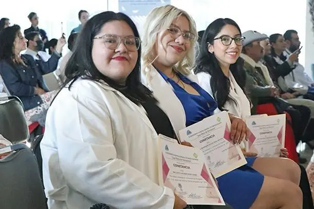 Hospital Salvatierra gradúa médicos internos de pregrado