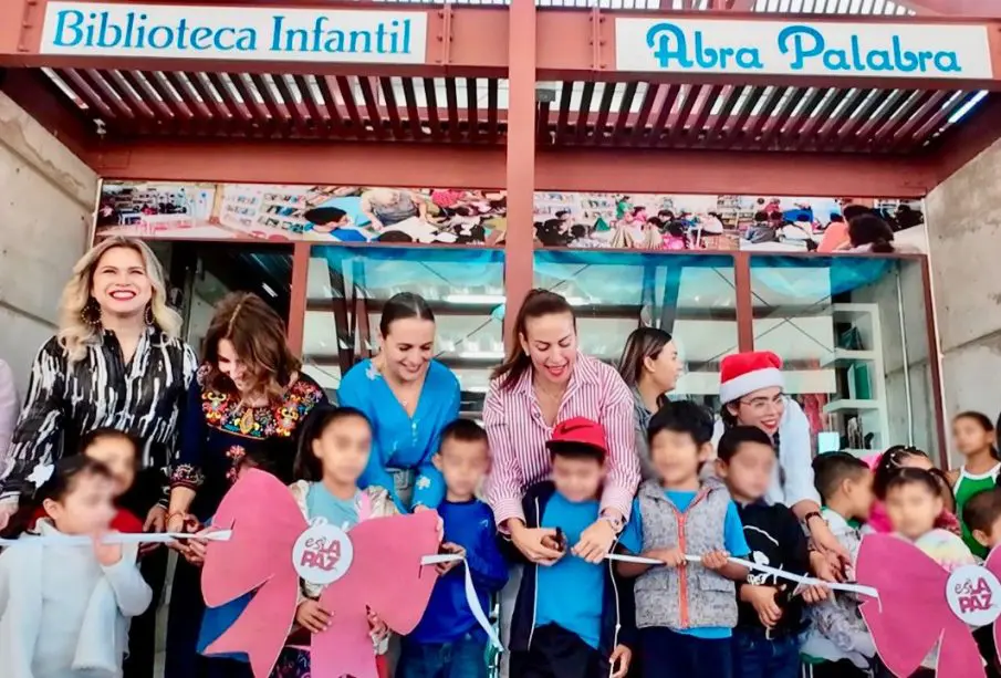 Milena Quiroga Romero, encabezó la entrega oficial de la biblioteca infantil Abra Palabra en El Piojillo