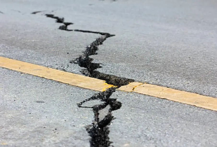 Carretera quebrada tras sismo