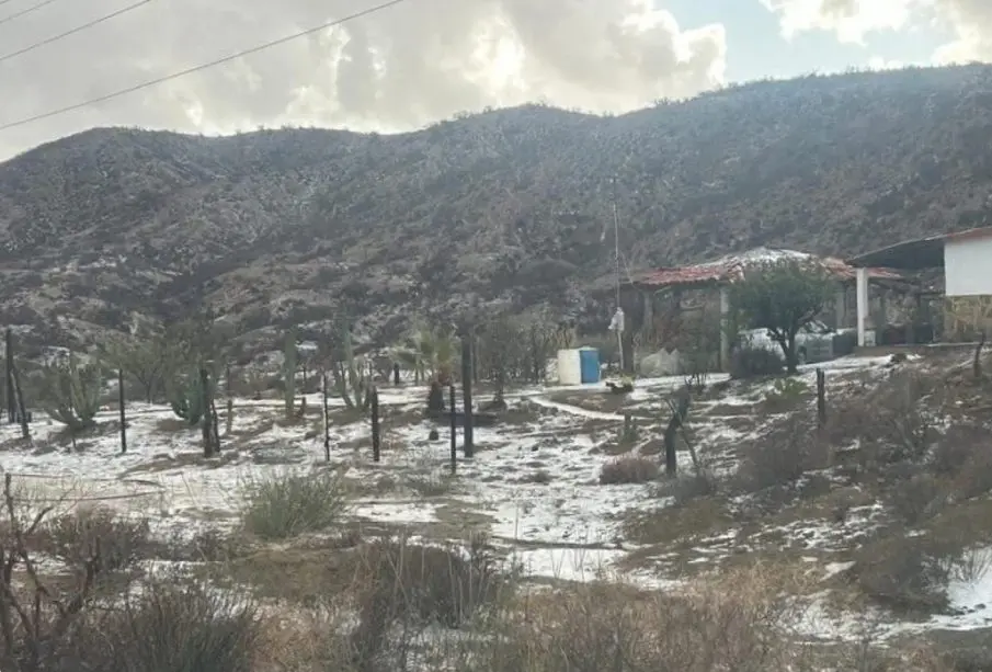 Caída de granizo sorprende a habitantes de Mulegé