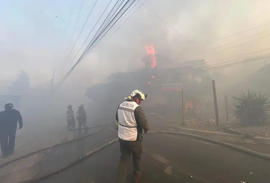 Vientos de Santa Ana, incendios en Tijuana, evacuados